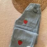 بنطلون جينز رباعيه بناتي رسمة فراولة