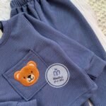 بجامه اولادي بسكوته مقاس ٦ لون ازرق عليها دبدوب